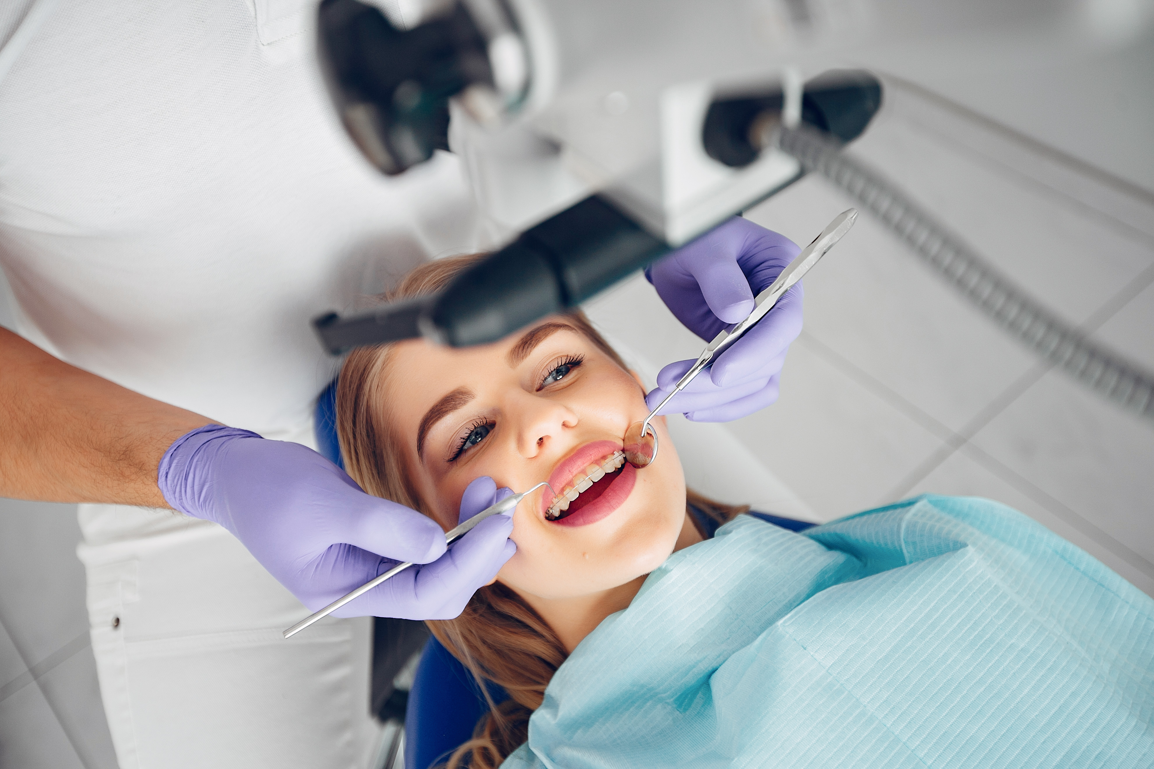 Dentist. Консультация стоматолога. Сайт стоматологии. Терапевтическая стоматология. Стоматология консультация.