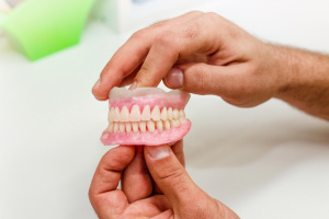 Мягкие зубные протезы в современной стоматологии