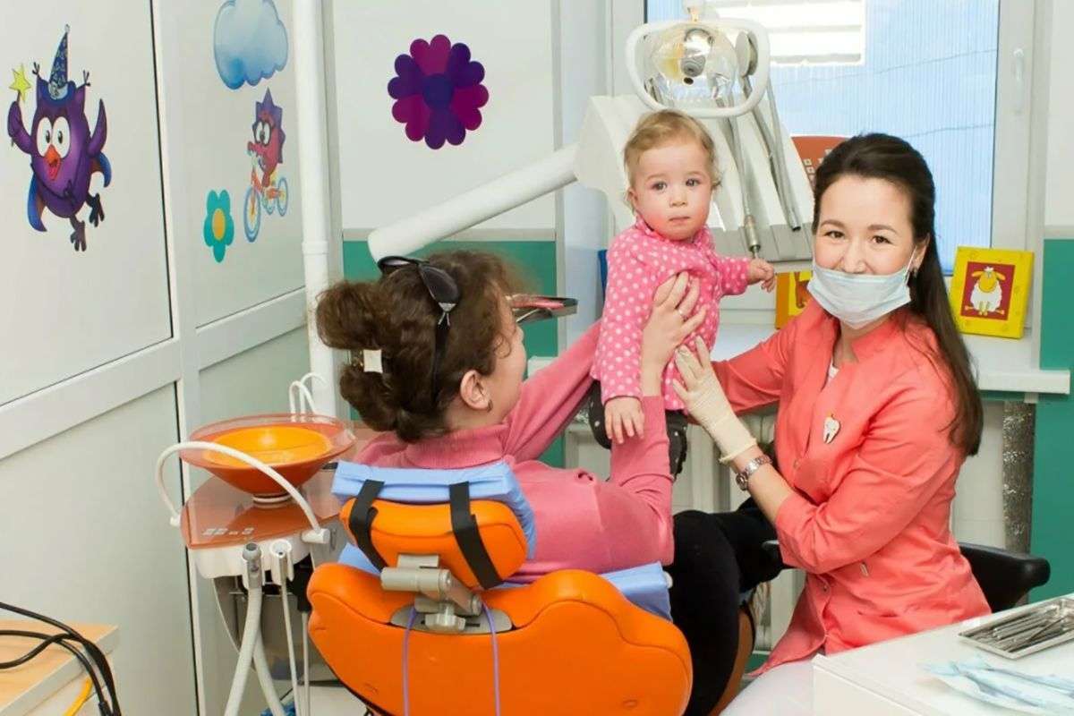 малыш на приеме у стоматолога.jpg