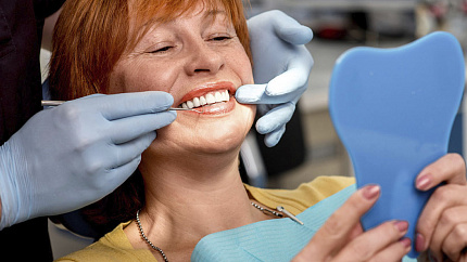 Как быстро привыкнуть к зубным протезам